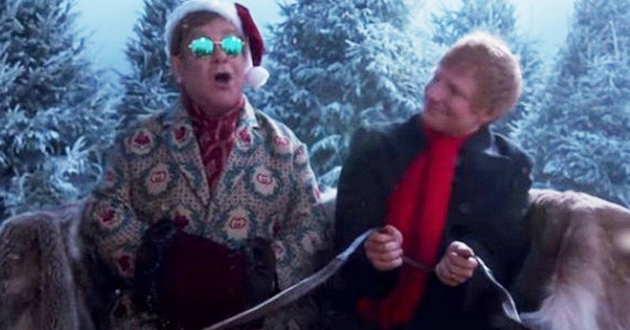 Ed Sheeran et Elton John mettent le feu aux poudres avec leur duo « Merry Christmas »